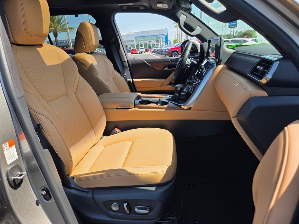 Used 2026 Lexus LX 600 4WD w/ Luxury Package image 17