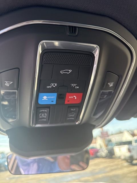 Certified 2025 Jeep Grand Cherokee Laredo X w/ Luxury Tech Group I AWD/4WD image 34