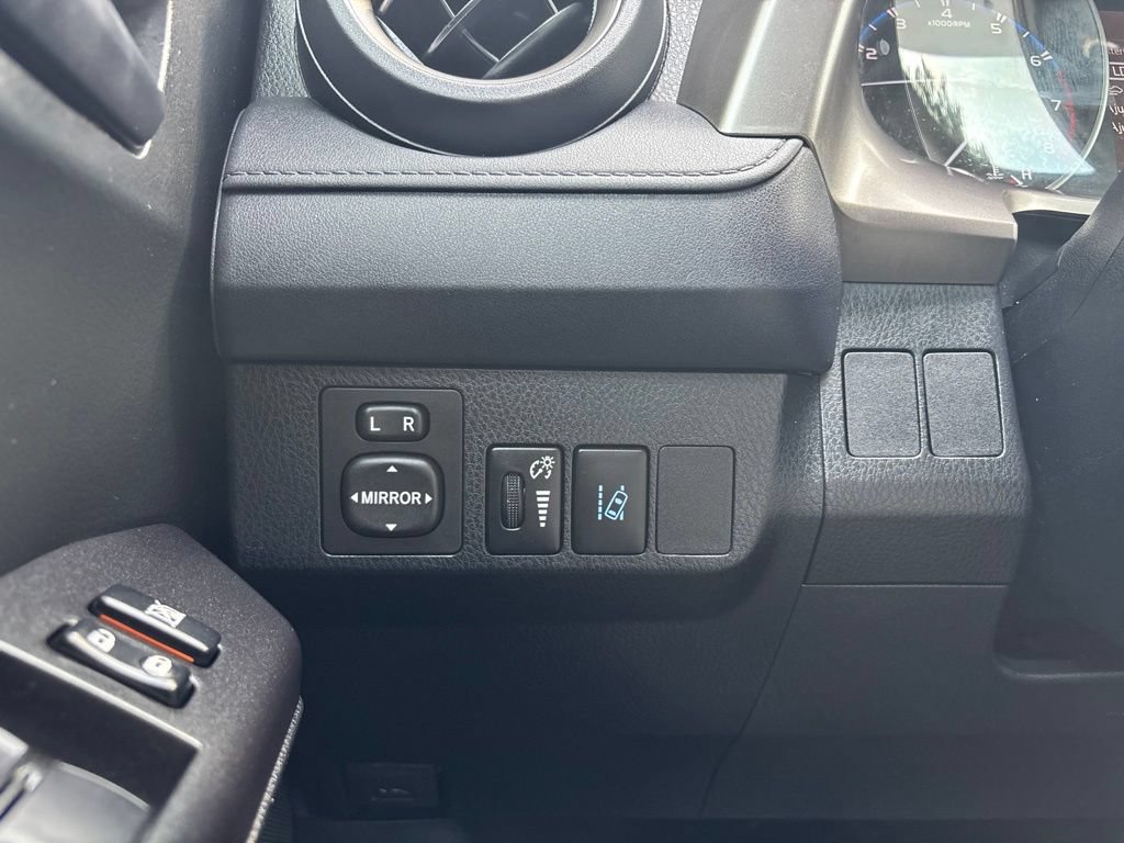 Used 2017 Toyota RAV4 LE FWD image 31