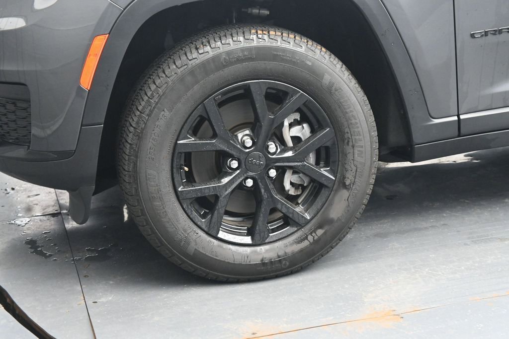 Used 2024 Jeep Grand Cherokee L Laredo AWD/4WD image 12