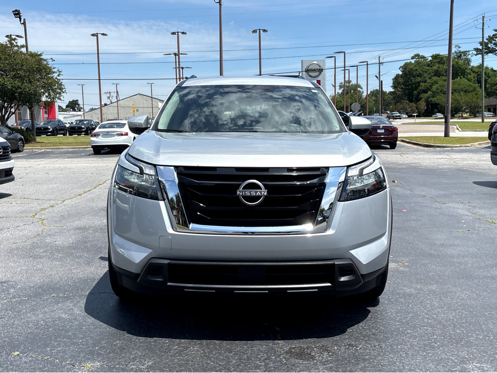 Used 2024 Nissan Pathfinder SV FWD image 2