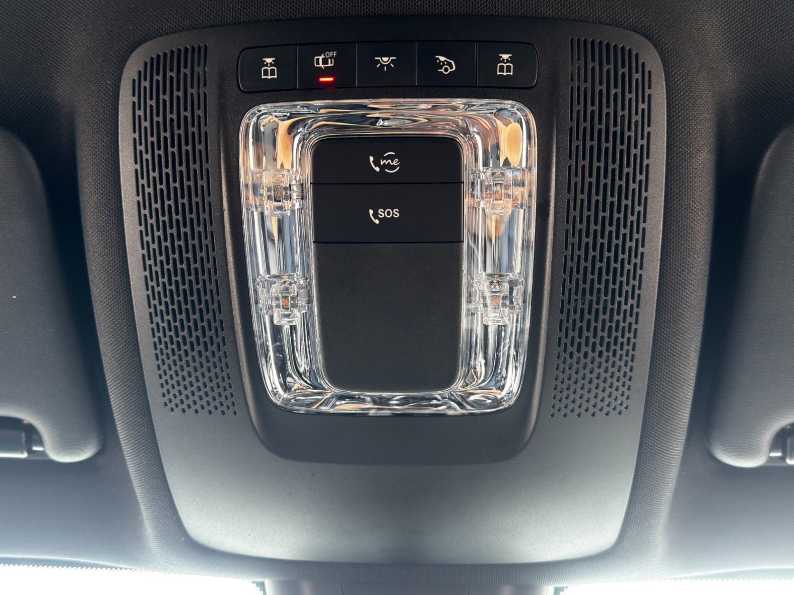 Used 2021 Mercedes-Benz GLB 250 4MATIC w/ Premium Package image 34