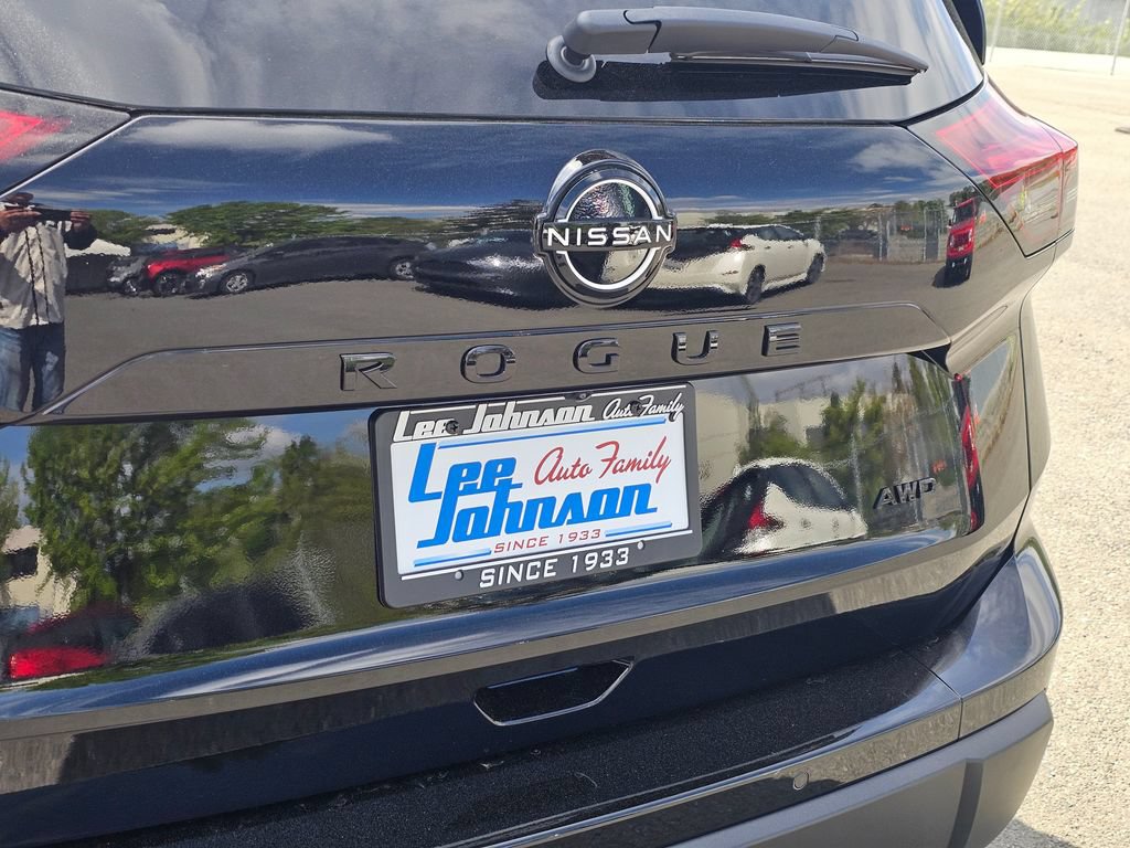 New 2026 Nissan Rogue Dark Armor AWD/4WD image 23