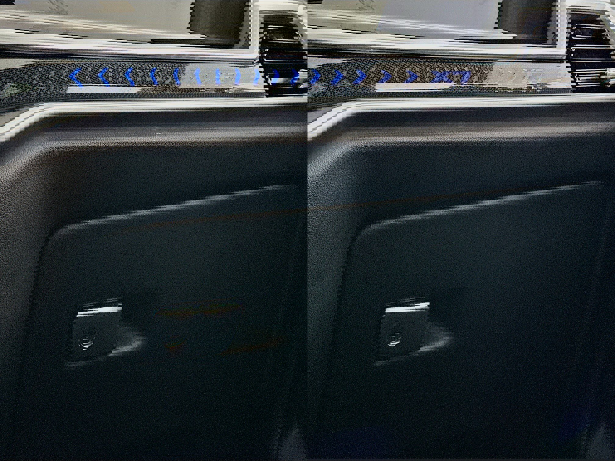 Used 2024 BMW X7 xDrive40i w/ M Sport Package image 16