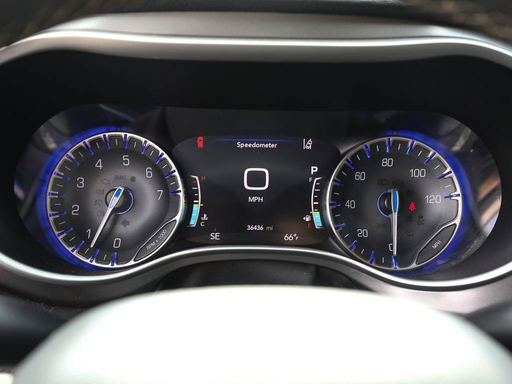 Used 2023 Chrysler Pacifica Touring-L AWD/4WD image 15