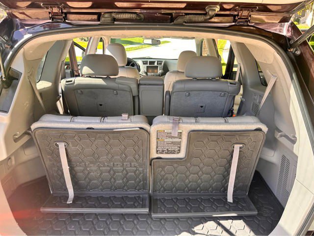 Used 2012 Toyota Highlander Limited w/ Tow Pkg FWD image 9