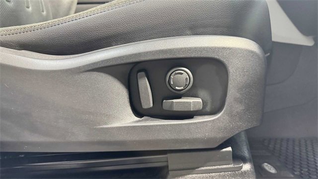 Used 2020 Land Rover Defender 110 SE image 15