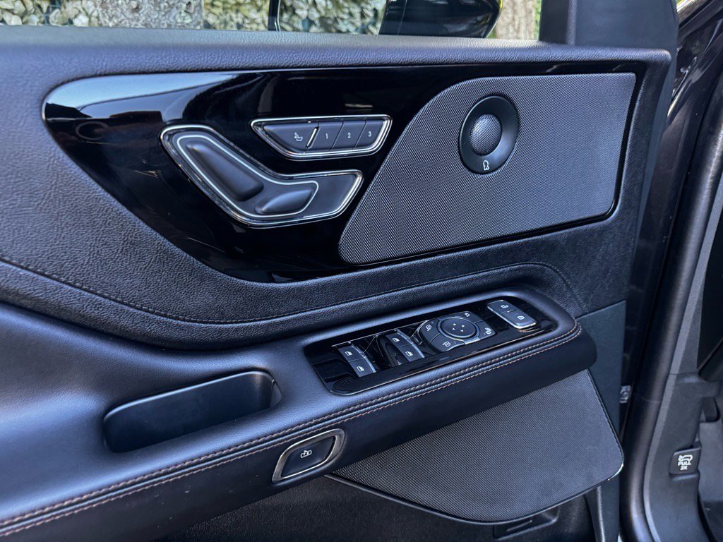 Used 2023 Lincoln Aviator Reserve w/ Jet Package image 9