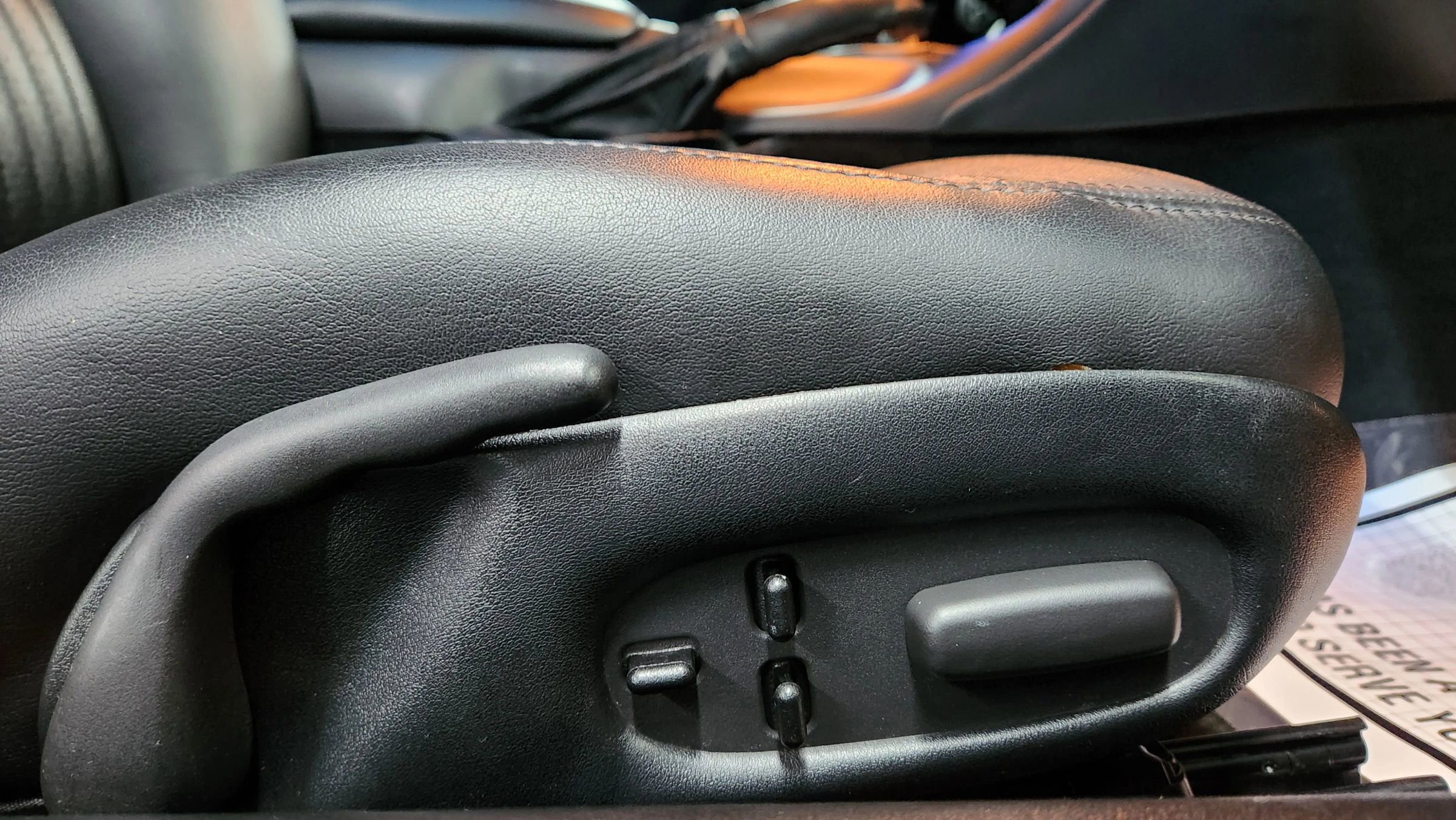 Used 2000 Chevrolet Corvette Coupe w/ Performance Handling Pkg image 19