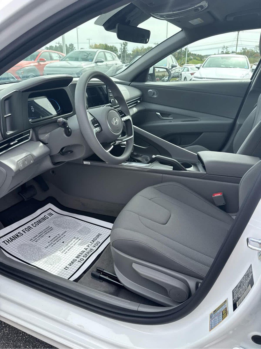 New 2026 Hyundai Elantra SE FWD image 22