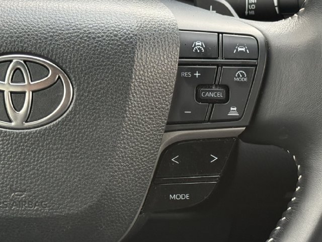 Used 2025 Toyota Camry SE FWD image 15