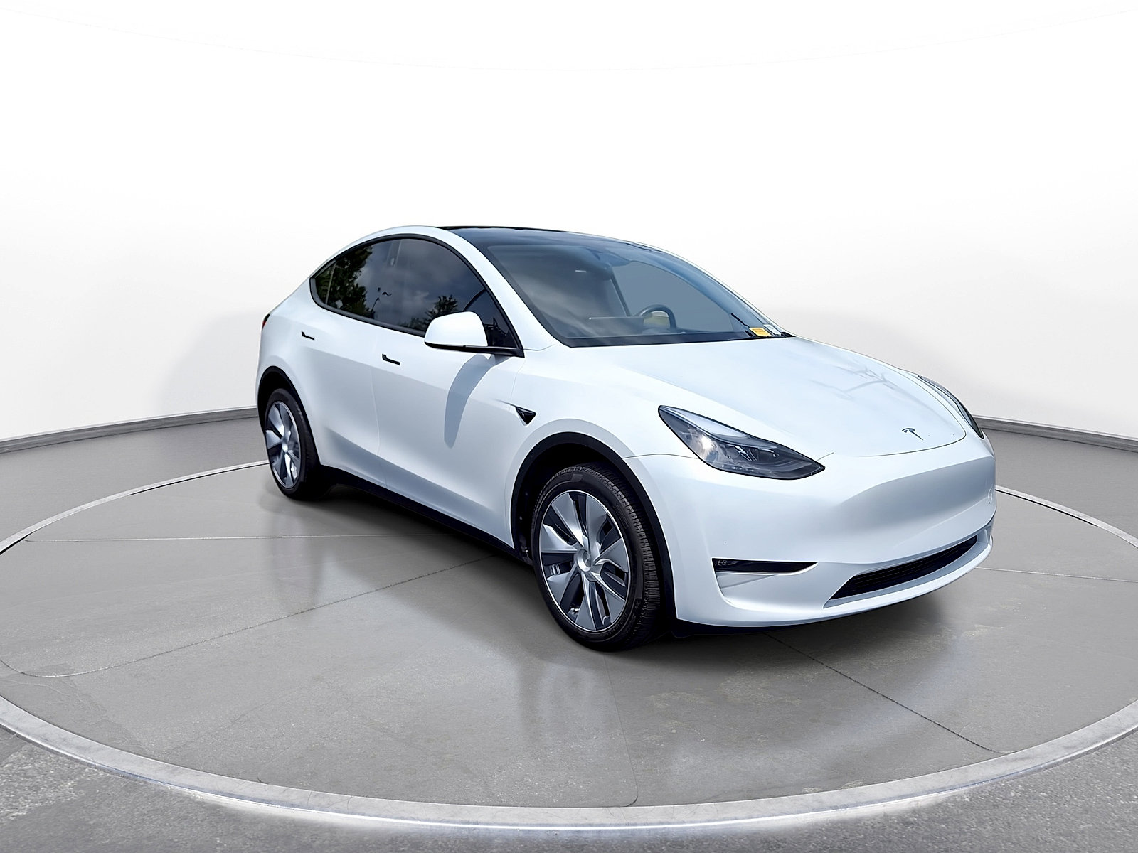 Used 2023 Tesla Model Y Long Range AWD/4WD image 2