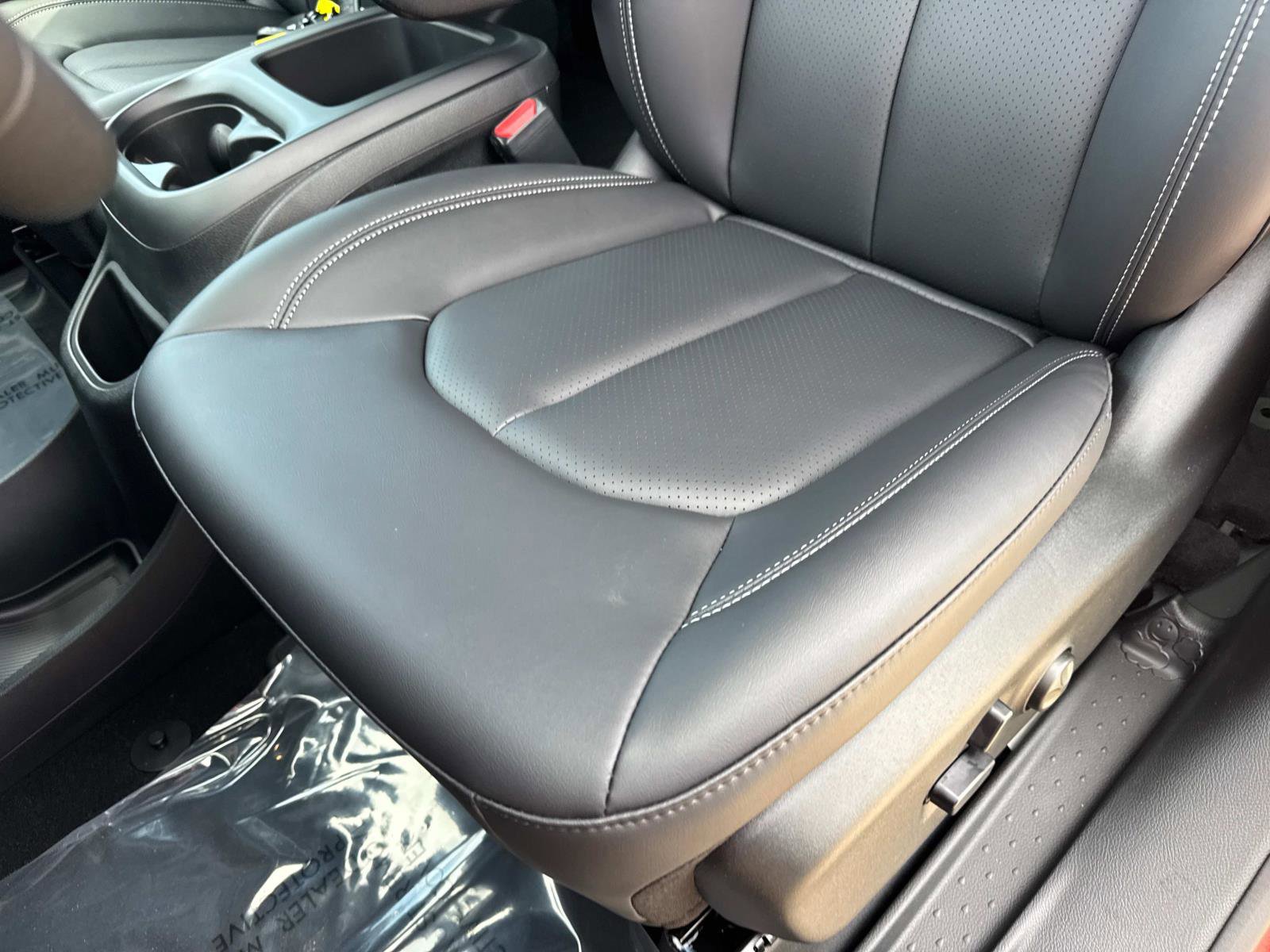 New 2026 Chrysler Pacifica Select image 21