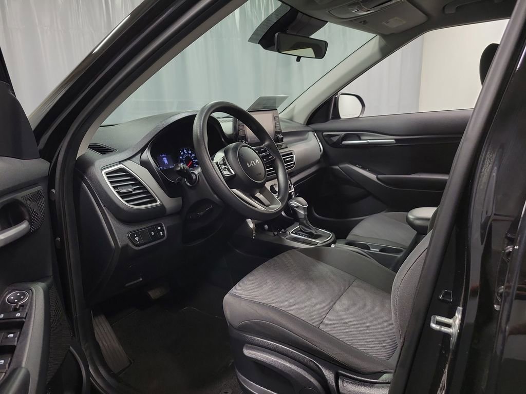 Used 2022 Kia Seltos LX AWD/4WD image 12