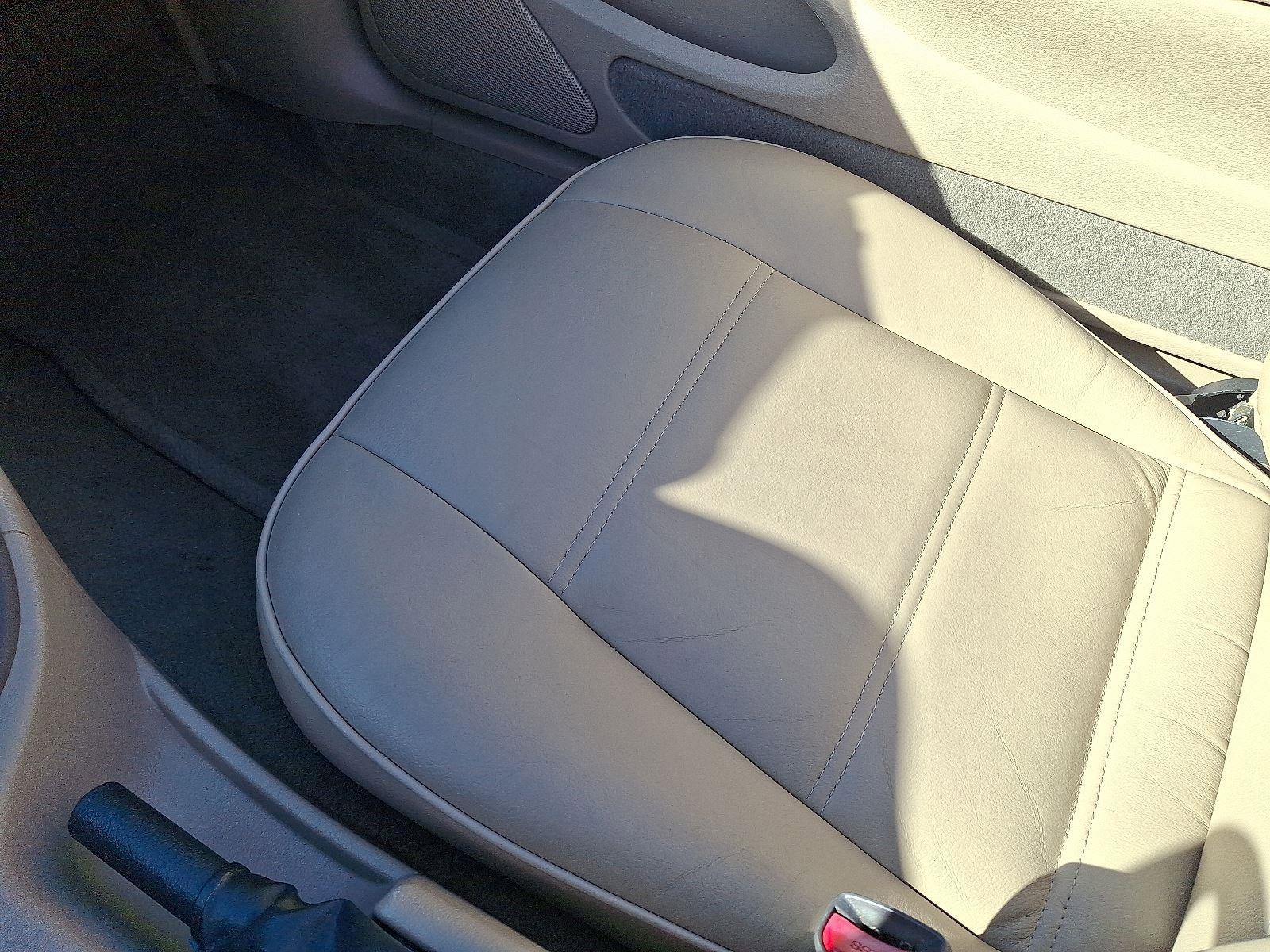 Used 2004 Ford Mustang Deluxe image 25