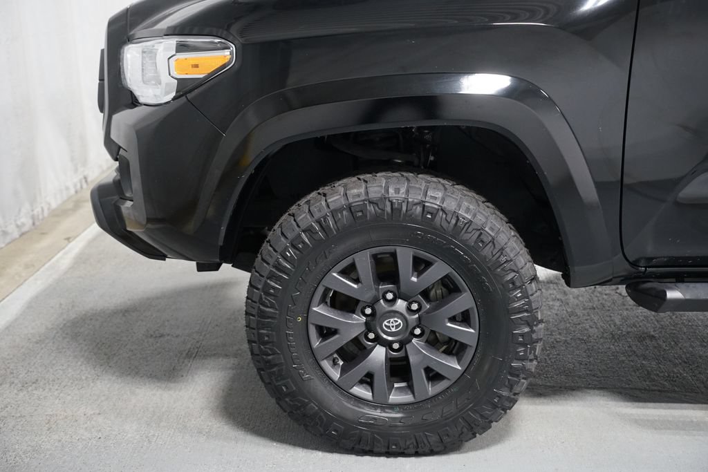 Certified 2023 Toyota Tacoma SR5 AWD/4WD image 5