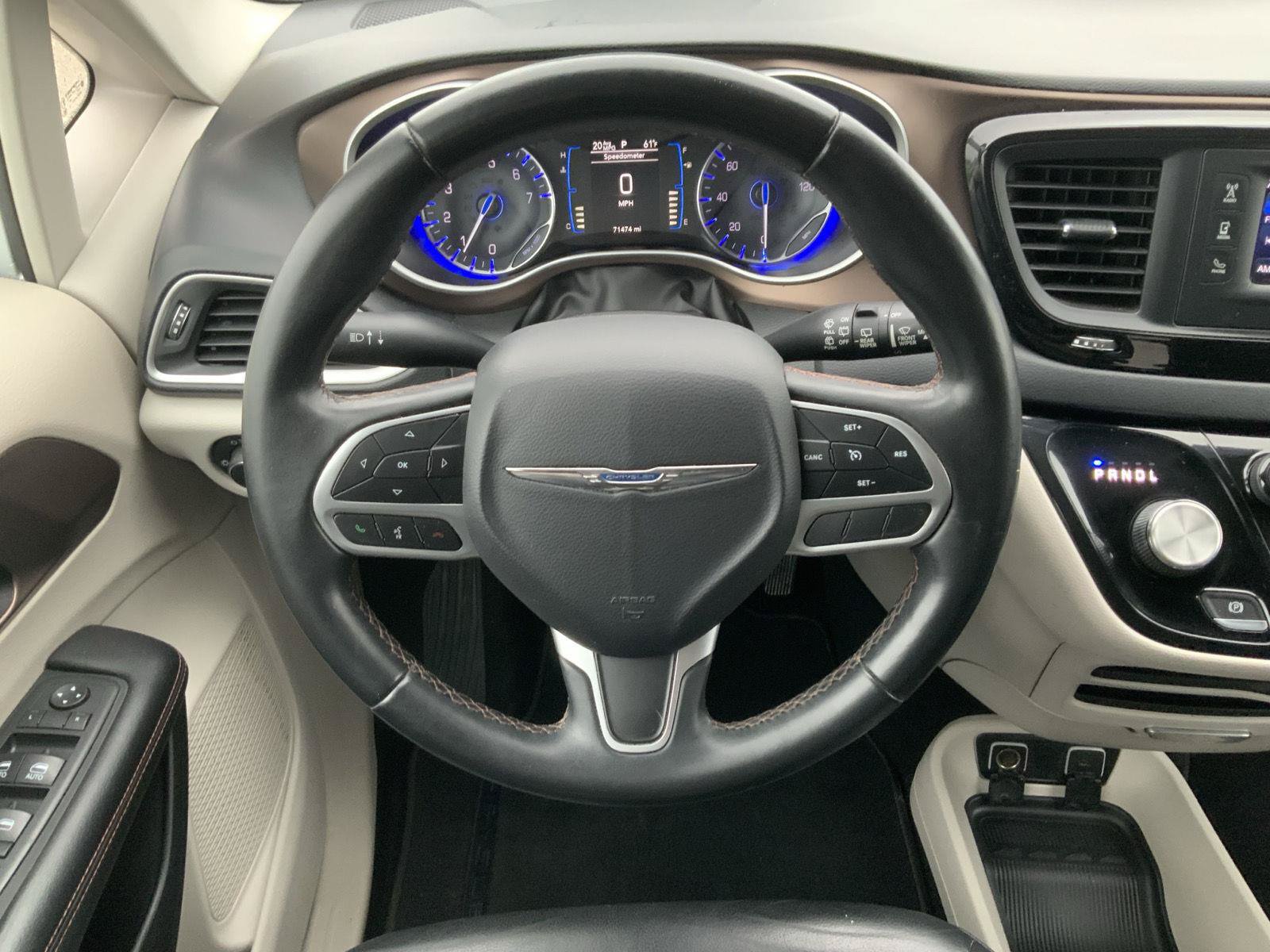 Used 2017 Chrysler Pacifica Touring-L FWD image 22