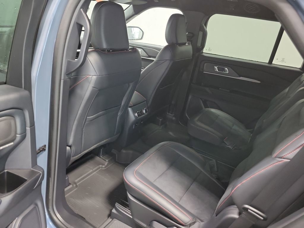 Used 2025 Ford Explorer ST image 32