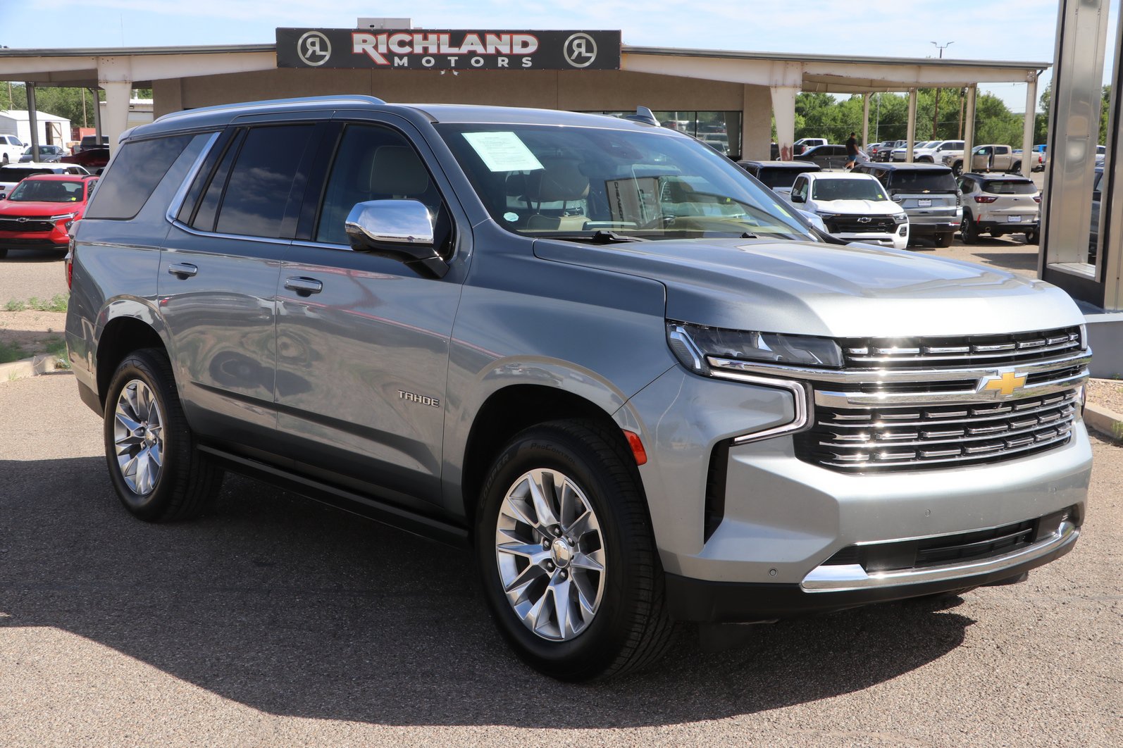 Used 2023 Chevrolet Tahoe Premier w/ Premium Package 2 AWD/4WD image 1