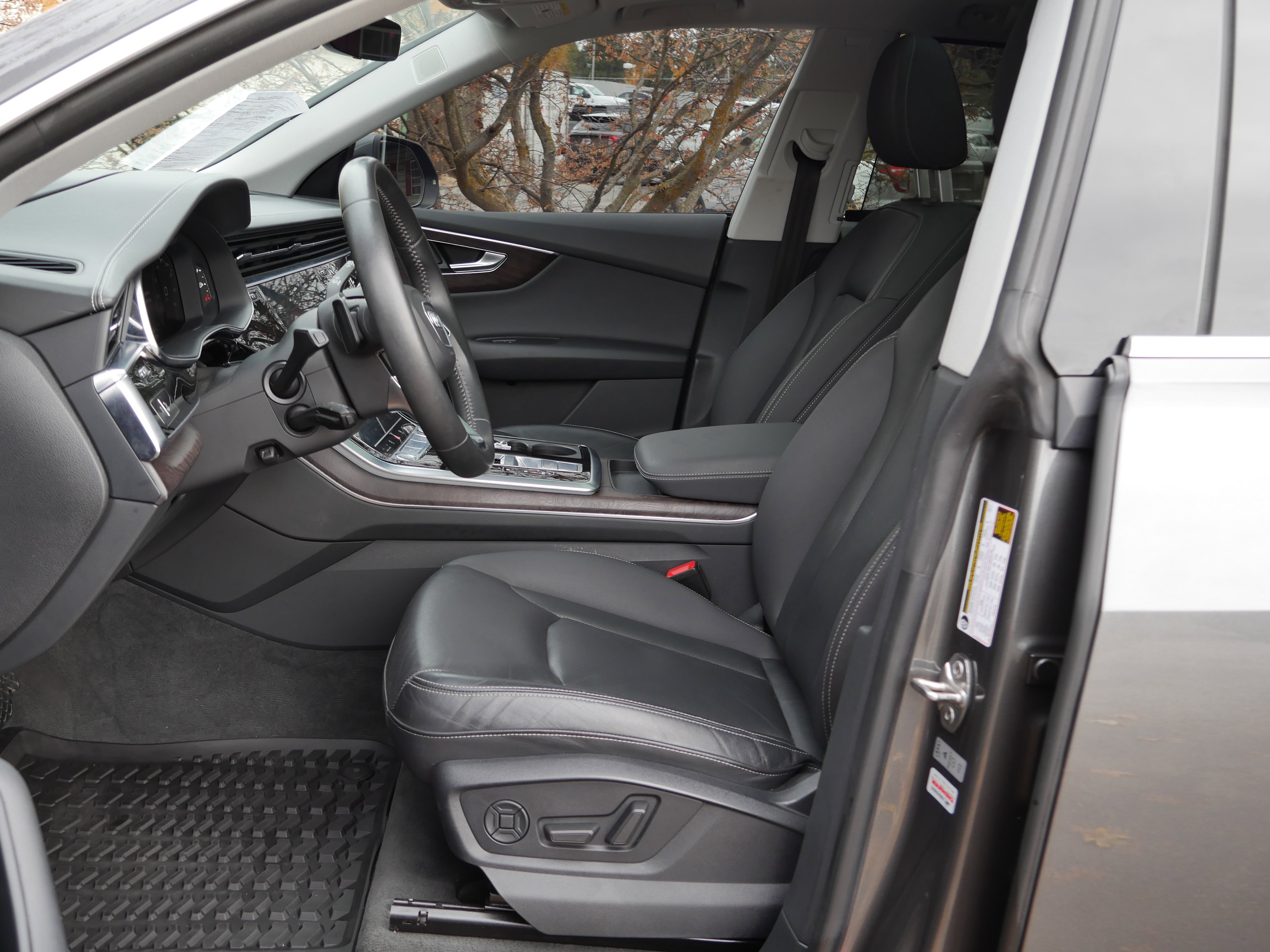 Used 2019 Audi Q8 Prestige image 3