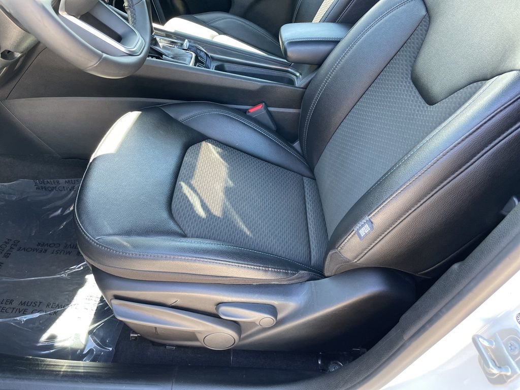 Used 2025 Jeep Compass Latitude image 8