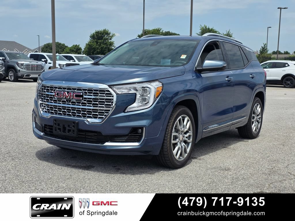 Used 2024 GMC Terrain Denali w/ Denali Premium Package AWD/4WD image 3