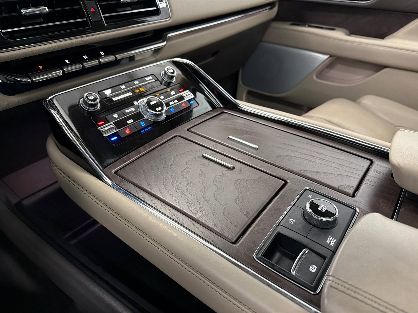 Used 2023 Lincoln Navigator L Reserve AWD/4WD image 34