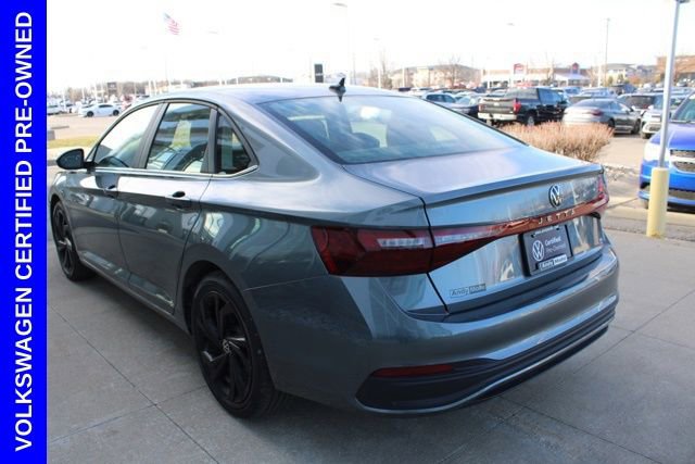 Used 2025 Volkswagen Jetta SE w/ Sunroof Package image 4