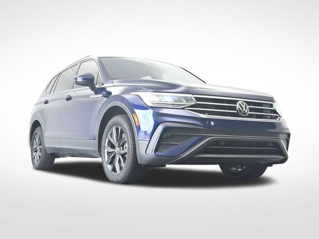 Used 2023 Volkswagen Tiguan SE w/ Panoramic Sunroof Package FWD image 32