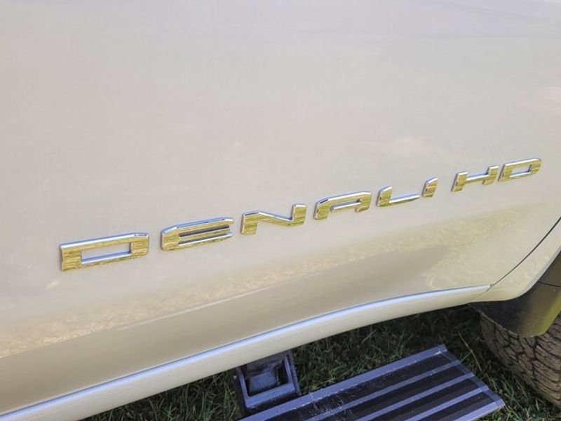 Used 2024 GMC Sierra 2500 Denali w/ Denali Reserve Package image 15