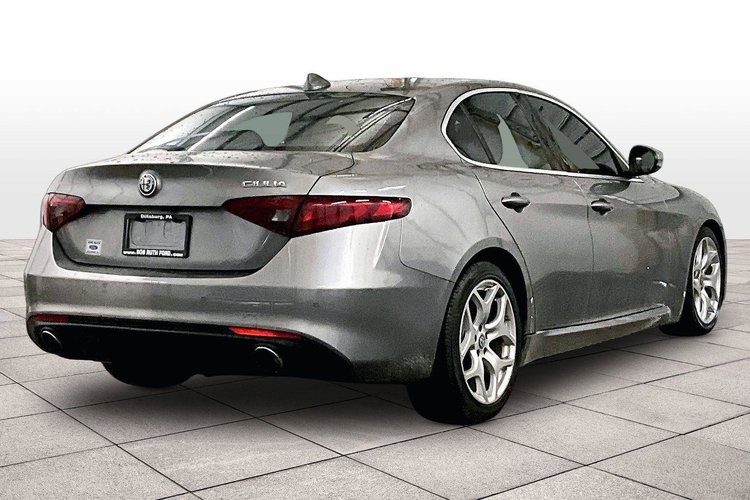 Used 2018 Alfa Romeo Giulia Ti image 13