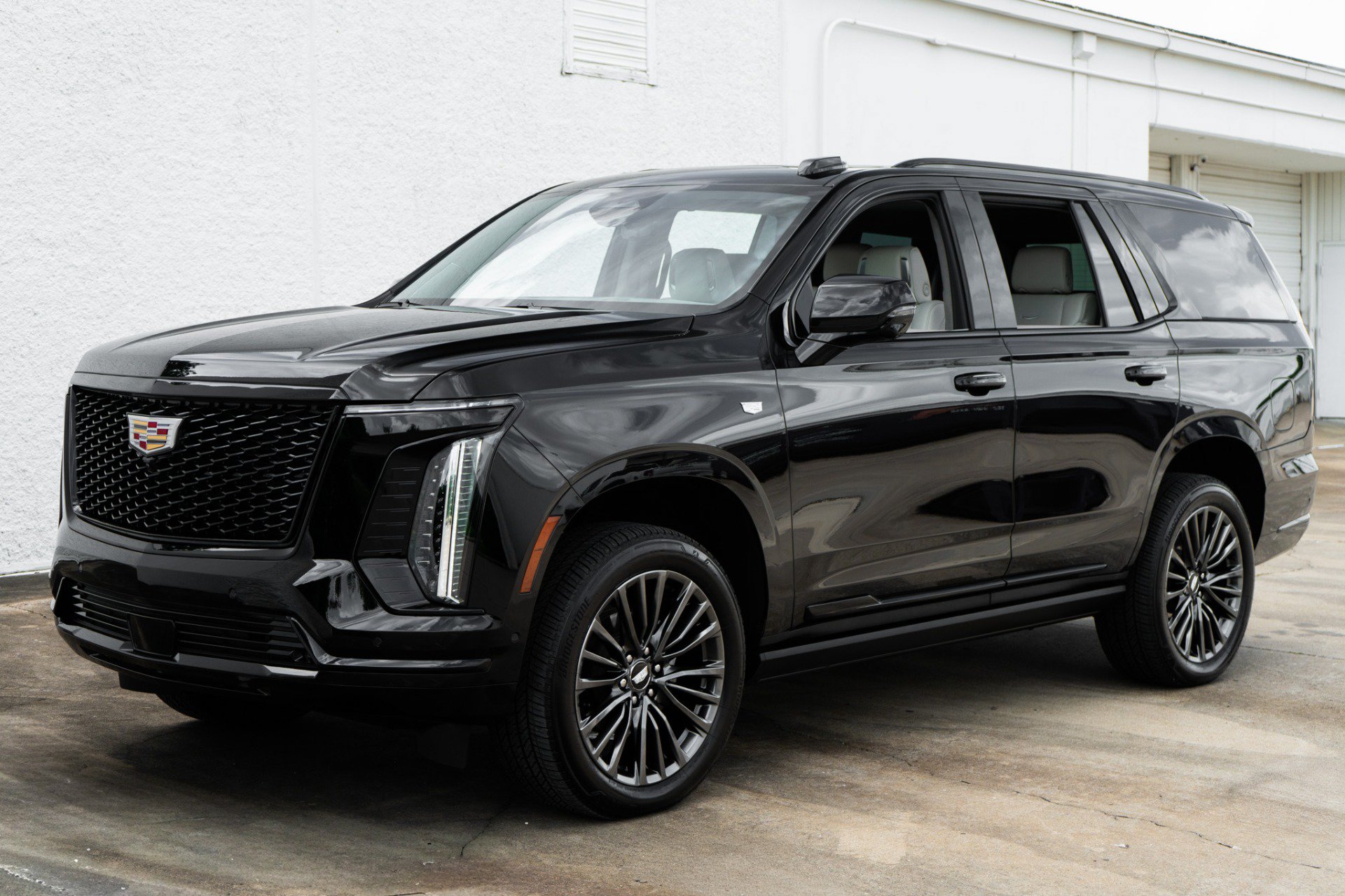 Used 2026 Cadillac Escalade Platinum Sport w/ LPO, Floor Liner Package AWD/4WD image 9