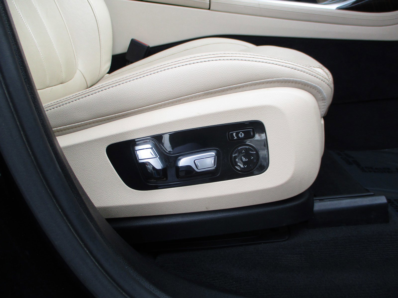 Used 2021 BMW X7 xDrive40i image 31