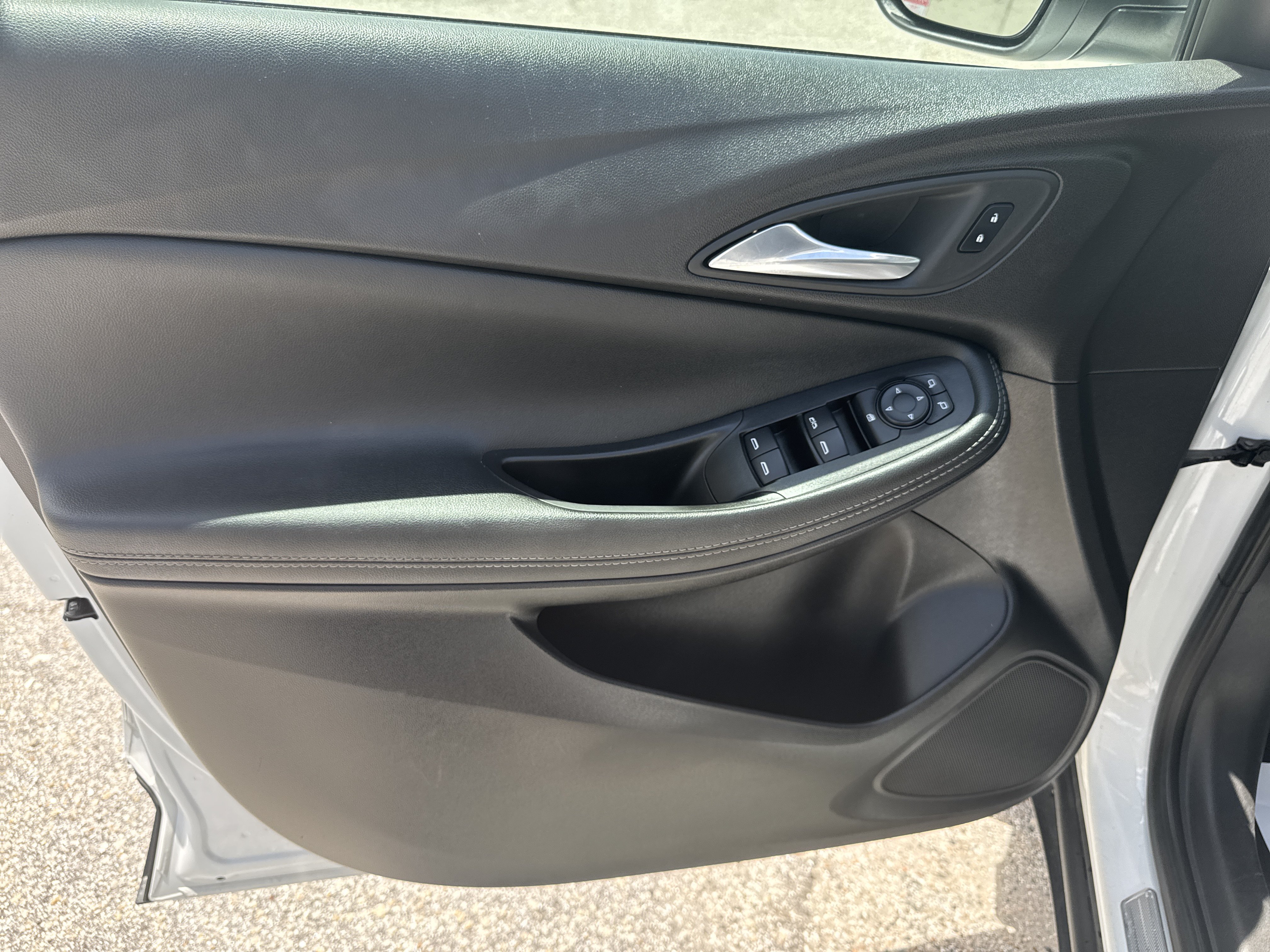 Certified 2022 Buick Encore GX Preferred w/ Cold Weather Comfort Package FWD image 22