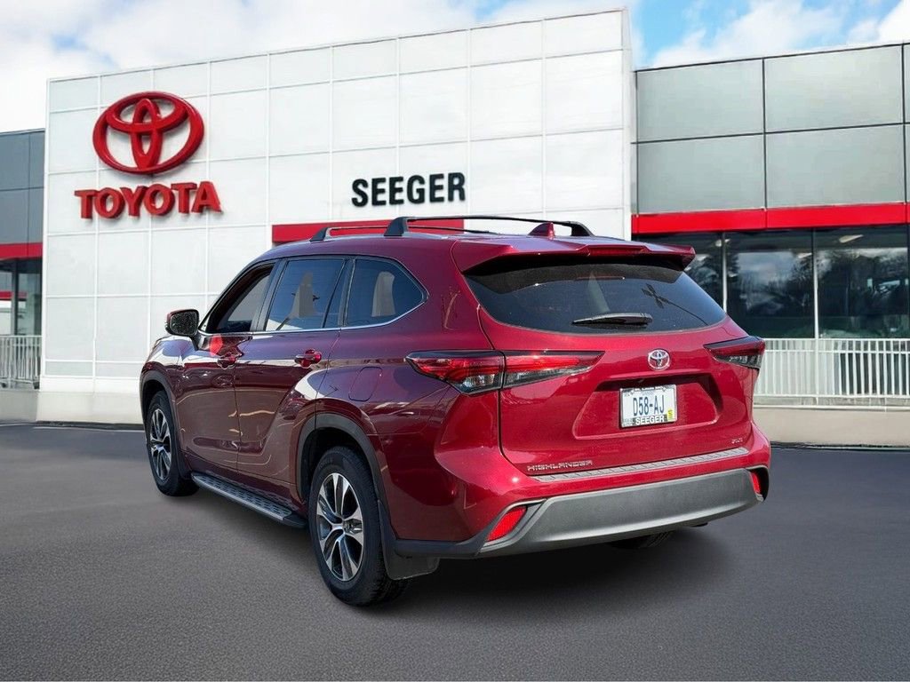 Certified 2023 Toyota Highlander XLE image 6