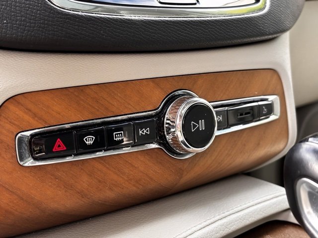 Used 2021 Volvo XC90 T6 Momentum image 14