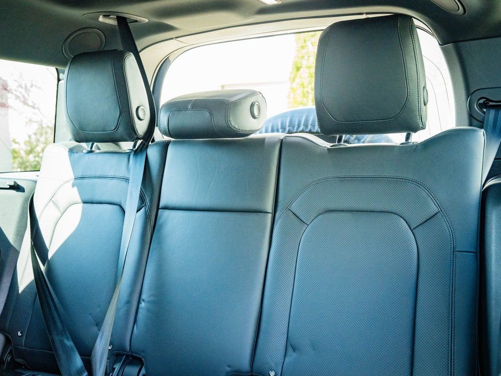 Used 2023 Land Rover Defender 130 X-Dynamic SE image 42