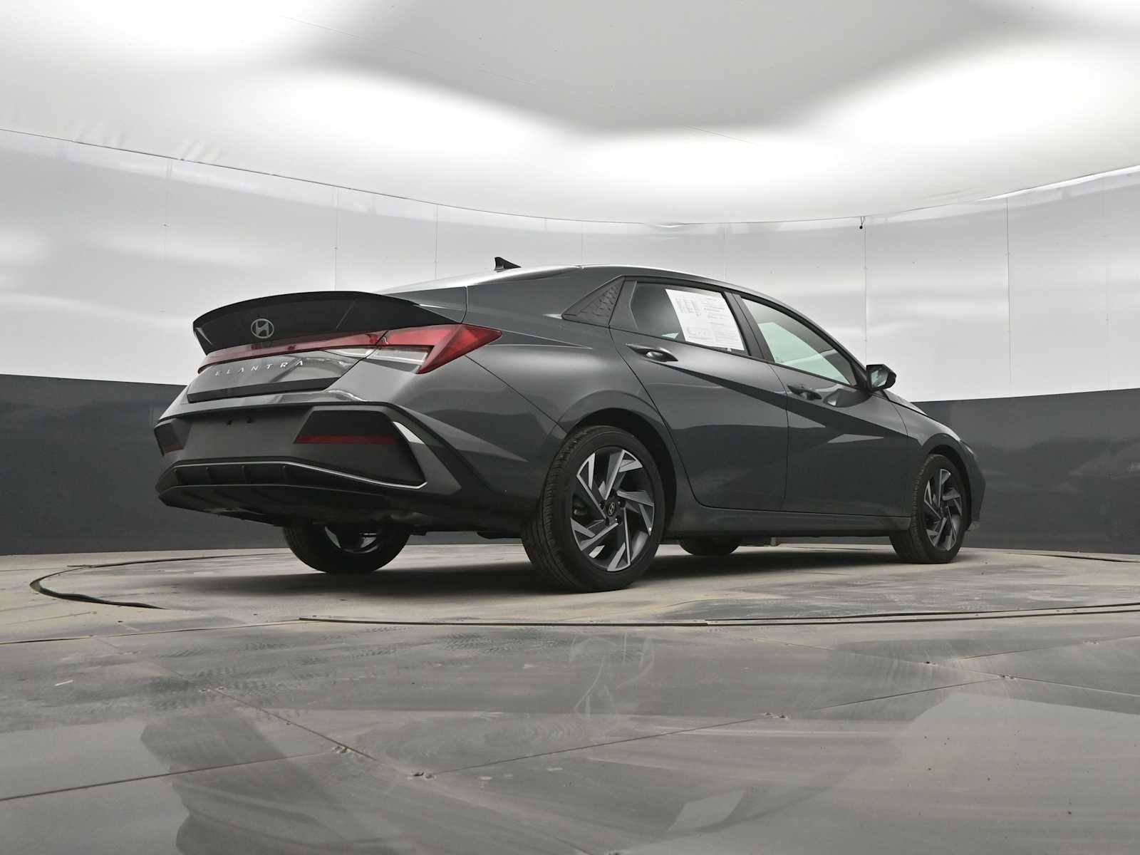 Certified 2025 Hyundai Elantra Sport image 37