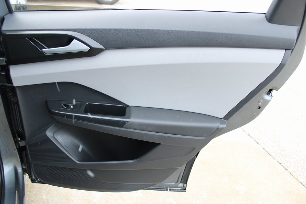 Certified 2022 Volkswagen Taos SEL image 24