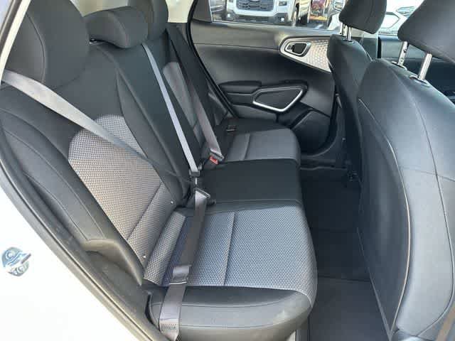 Used 2025 Kia Soul LX w/ LX Technology Package FWD image 16