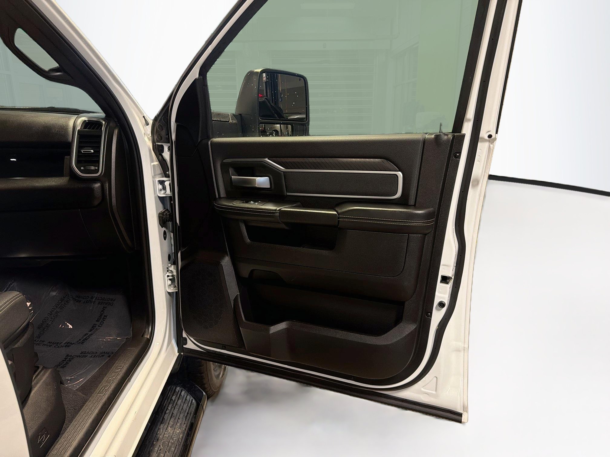 Used 2025 RAM 2500 Big Horn AWD/4WD image 32