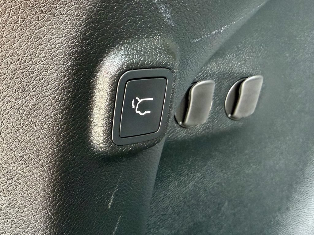 Used 2019 Jeep Cherokee Limited AWD/4WD image 19
