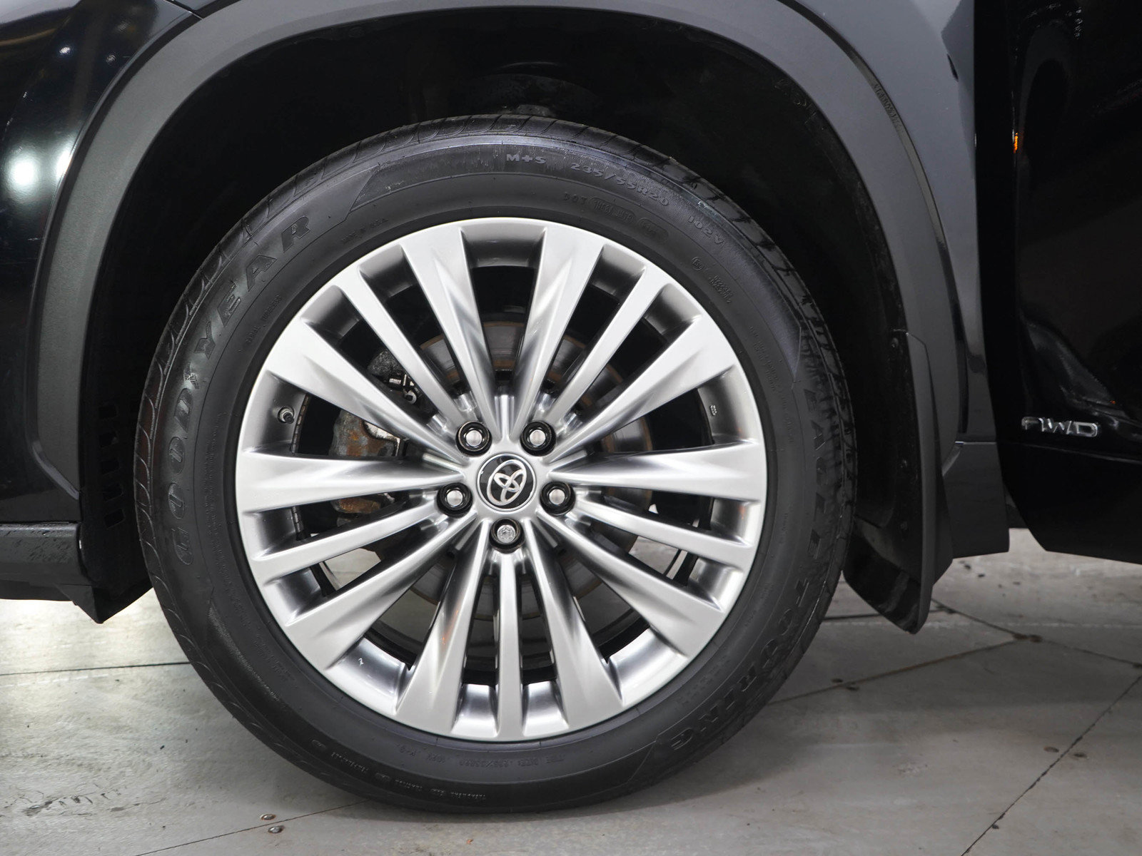 Used 2025 Toyota Highlander Platinum AWD/4WD image 34