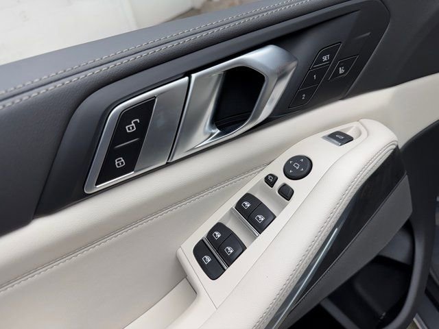 Used 2026 BMW X5 xDrive40i w/ Climate Comfort Package image 11