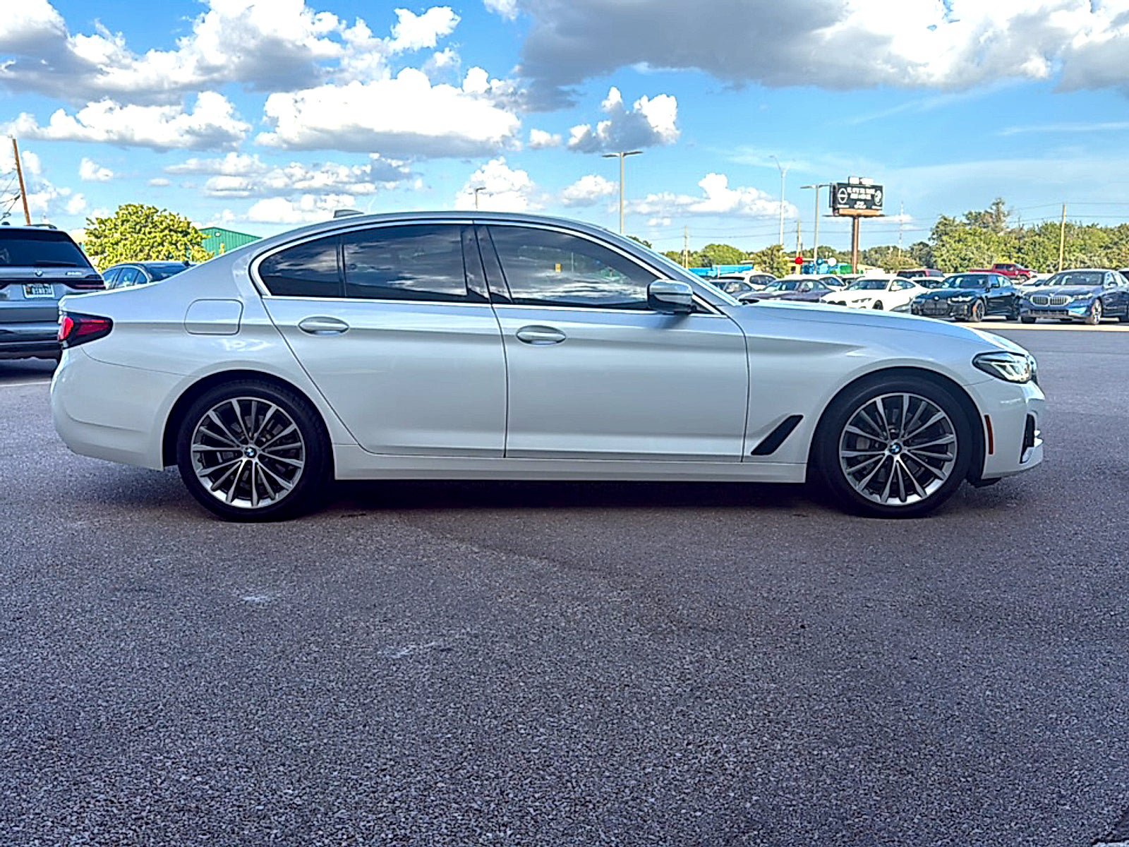 Used 2023 BMW 530i w/ Premium Package RWD image 5