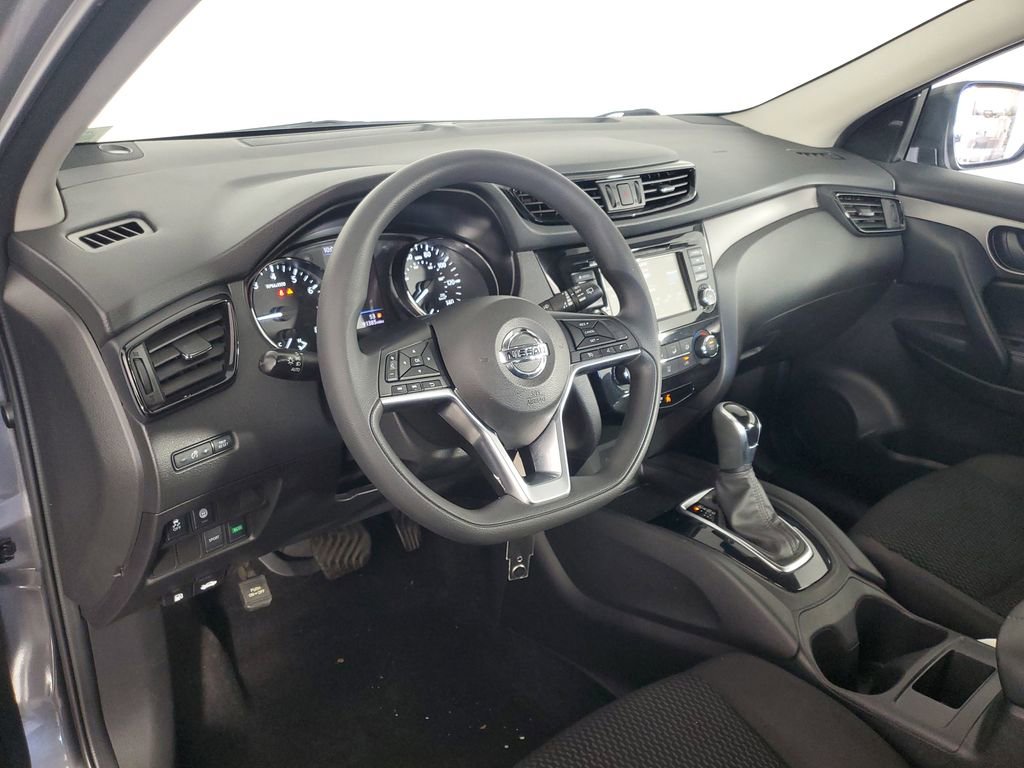 Used 2020 Nissan Rogue Sport S image 11