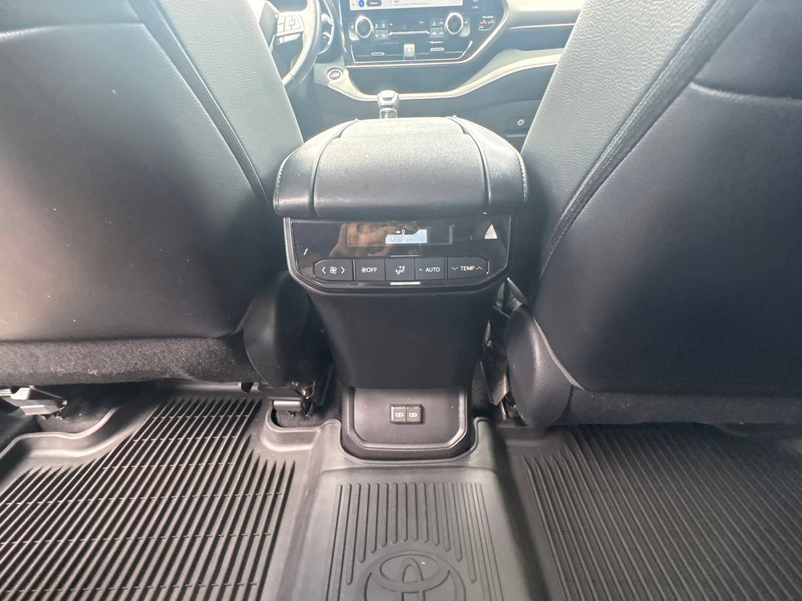Used 2023 Toyota Highlander XLE FWD image 31