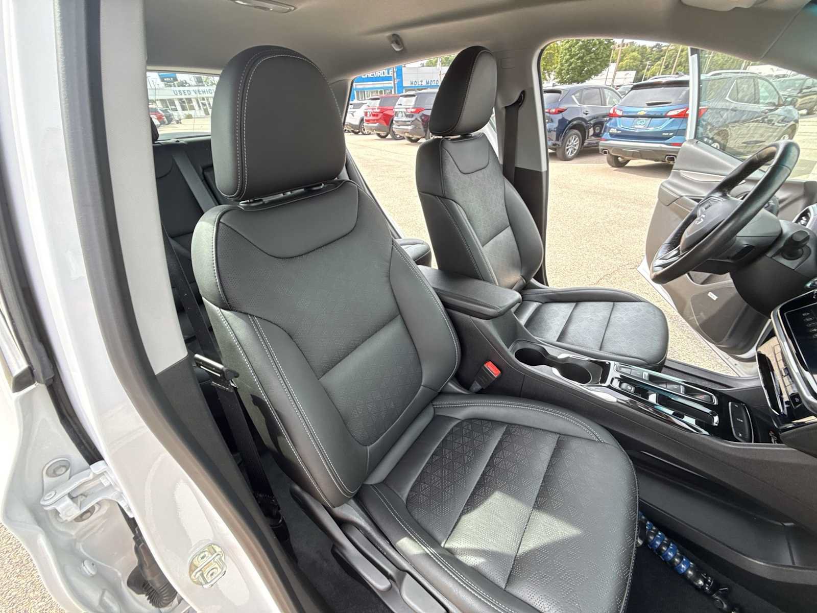 Certified 2022 Chevrolet Bolt LT w/ Infotainment Package FWD image 27