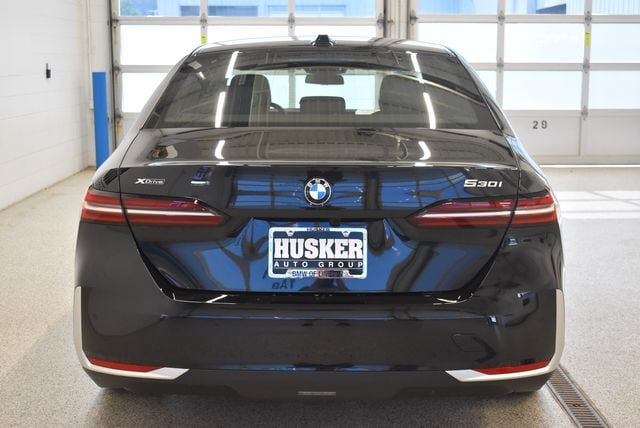 New 2027 BMW 530i xDrive w/ Premium Package AWD/4WD image 11