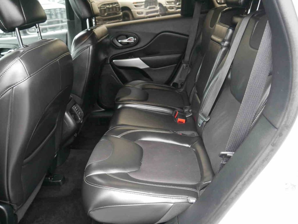 Used 2018 Jeep Cherokee Latitude Plus image 14